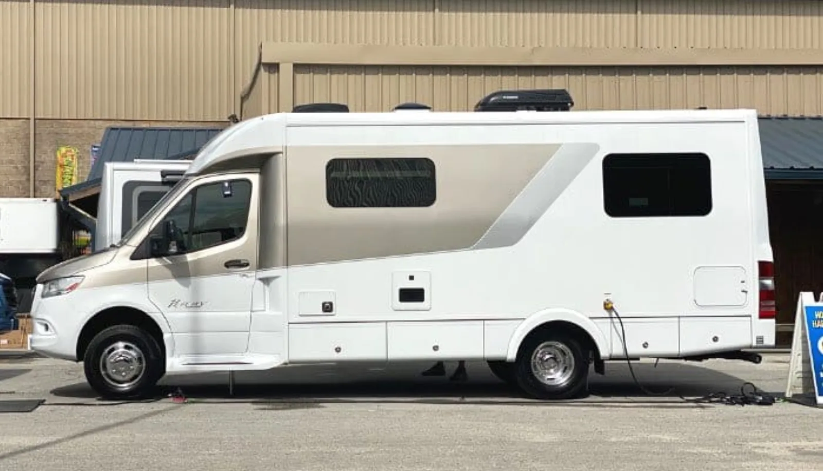Regency Broughham Rv Regency Ultra Brougham for Sale | Specs, Floor Plans & Buyer's Guide ...